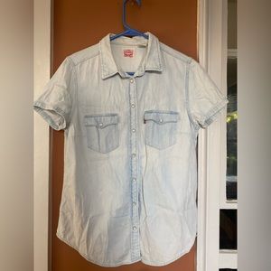 Levi’s short sleeve denim blouse